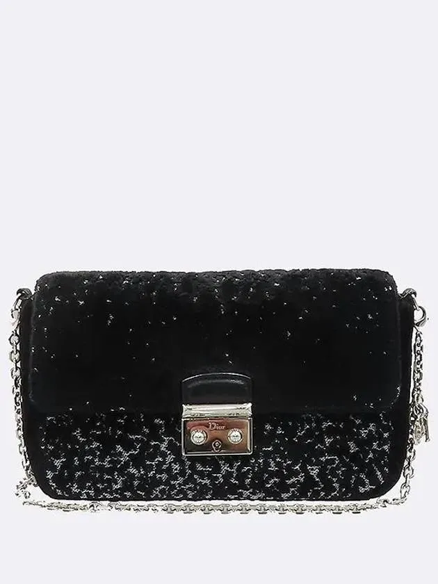 black crossbody bag