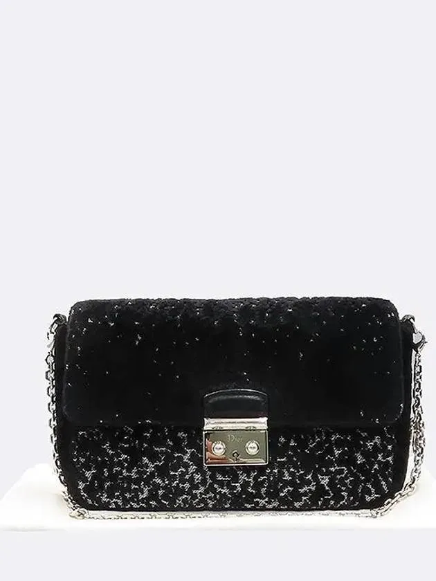 black crossbody bag