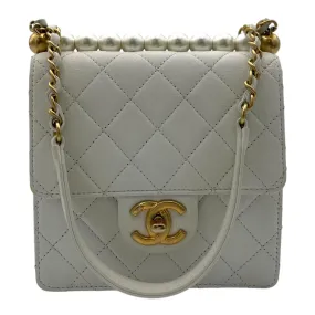 Chic Pearls White Crossbody Bag in Lambskin, Gold hardware