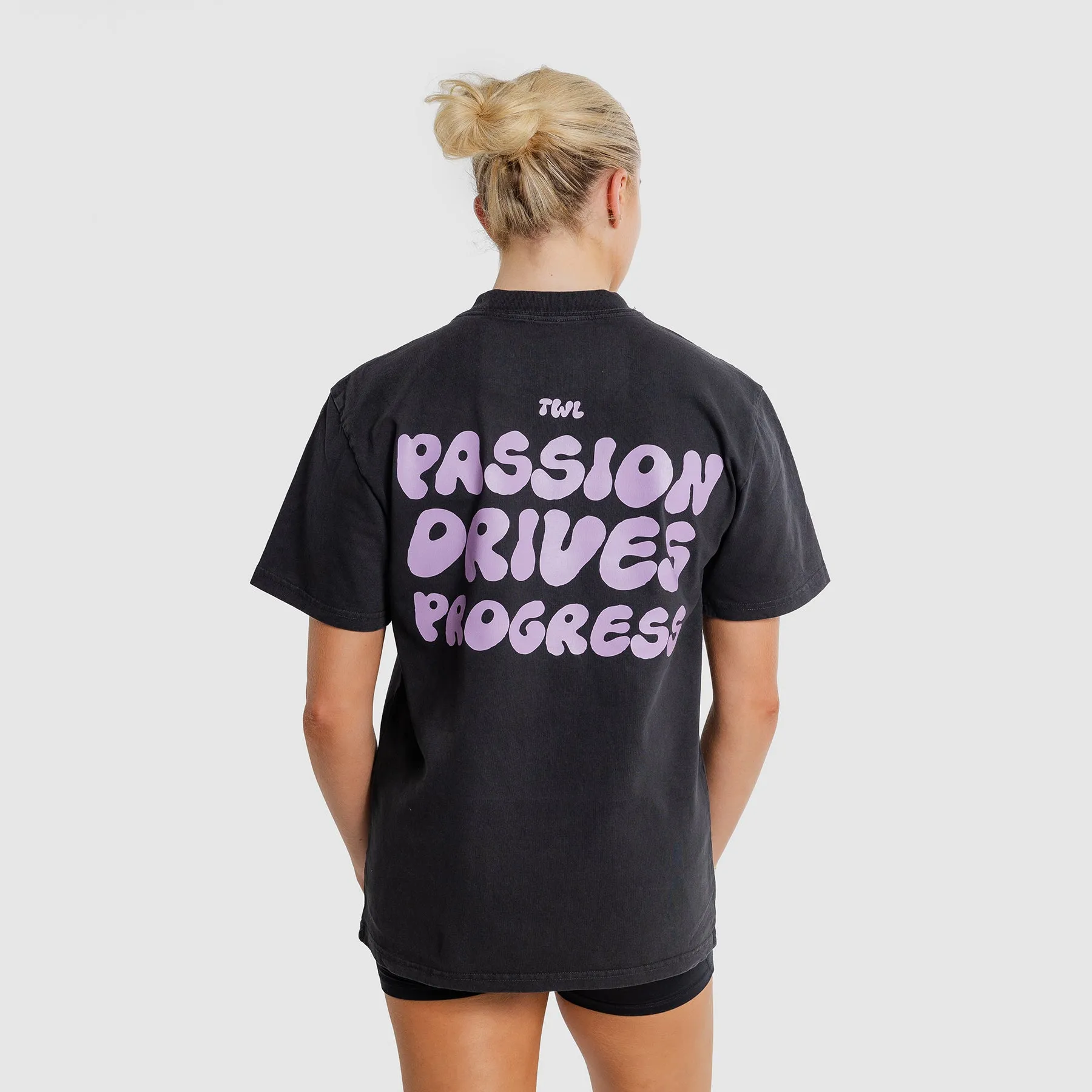 TWL - LIFESTYLE OVERSIZED T-SHIRT - PASSION DRIVES PROGRESS