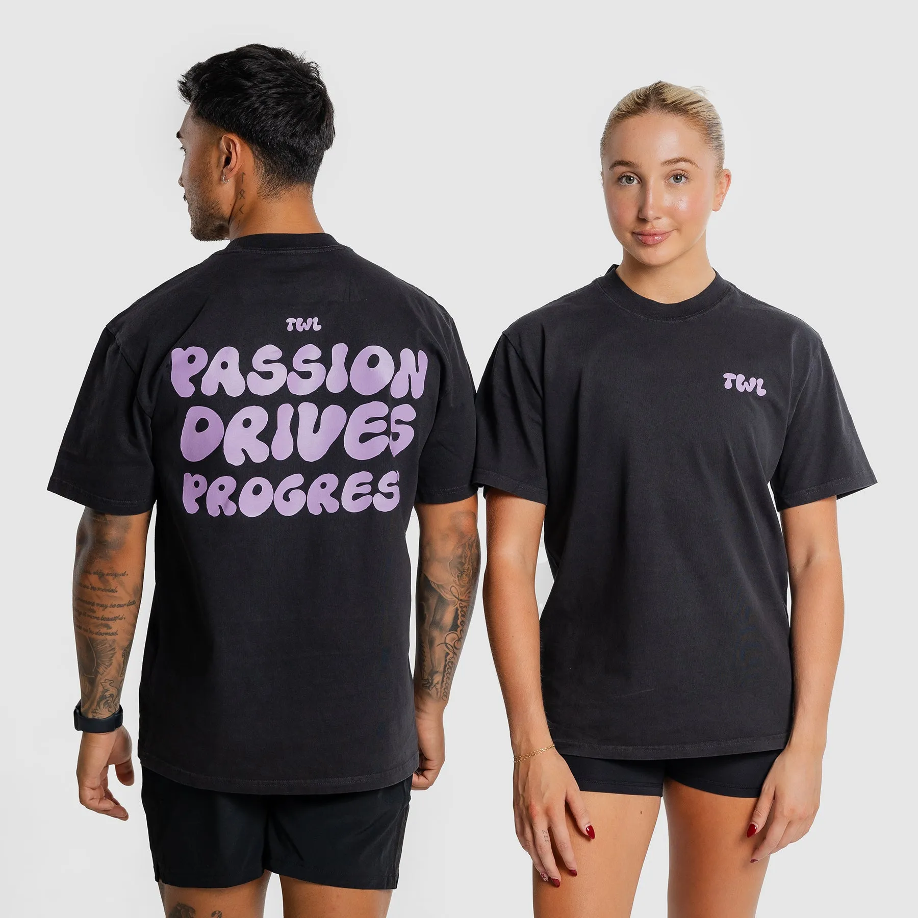 TWL - LIFESTYLE OVERSIZED T-SHIRT - PASSION DRIVES PROGRESS